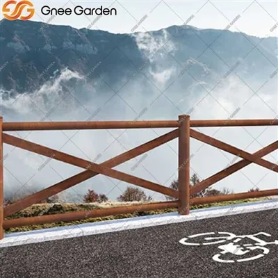 کورٹن اسٹیل کی باڑ کے ساتھ جدید زمین کی تزئین کا